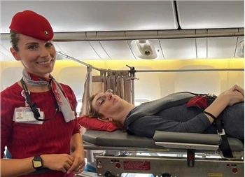A mulher mais alta do mundo voa pela primeira vez!